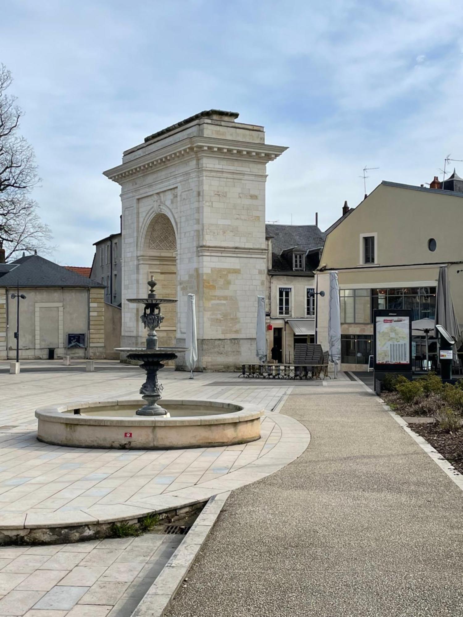 Hotel Des Ducs 느베르 외부 사진