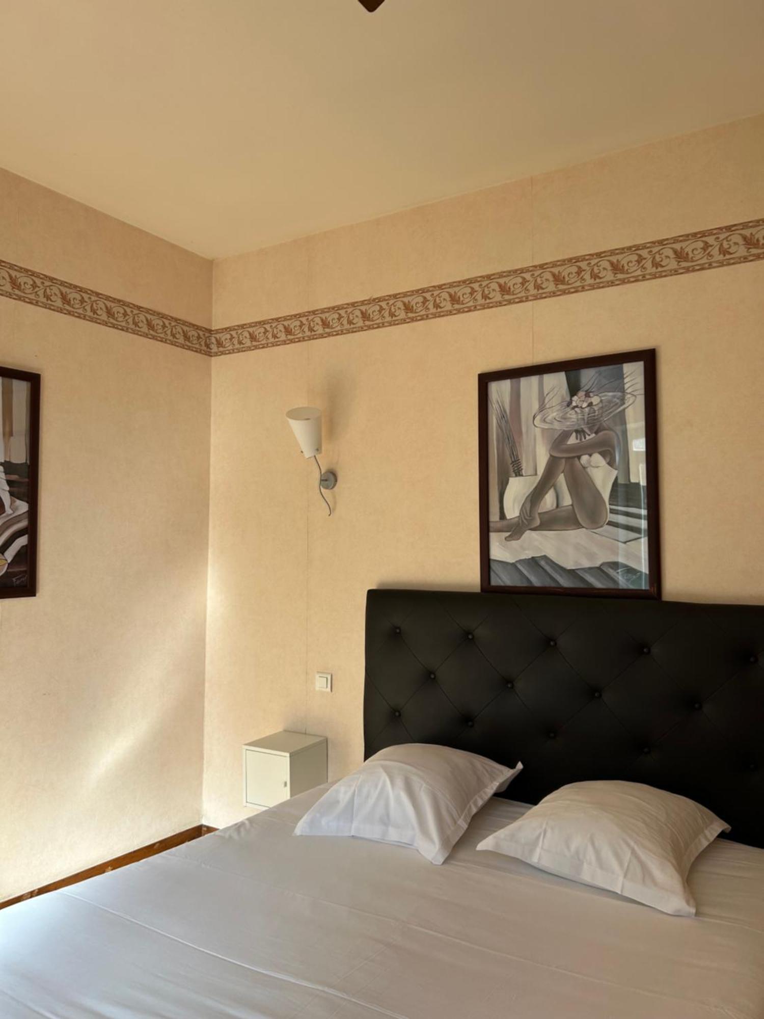 Hotel Des Ducs 느베르 외부 사진